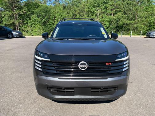 Gun Metallic/Super Black 2025 Nissan Kicks SR