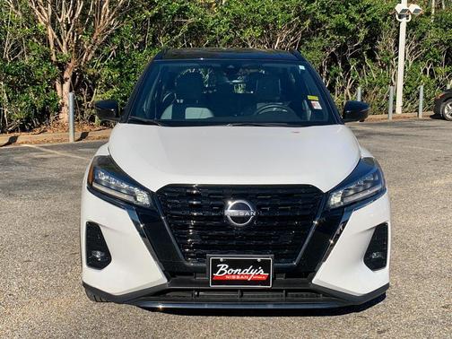 2022 Nissan Kicks SR