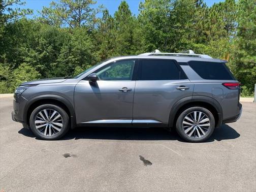 2022 Nissan Pathfinder Platinum 2WD