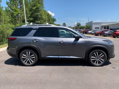 2022 Nissan Pathfinder Platinum 2WD