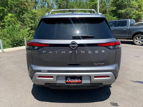 2022 Nissan Pathfinder Platinum 2WD