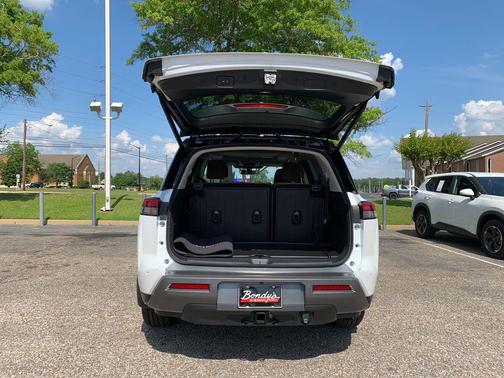 White 2026 Nissan Pathfinder Platinum