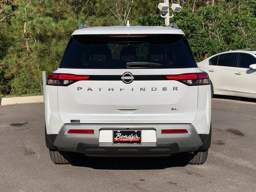 2025 Nissan Pathfinder SL FWD