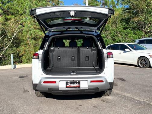 2025 Nissan Pathfinder SL FWD