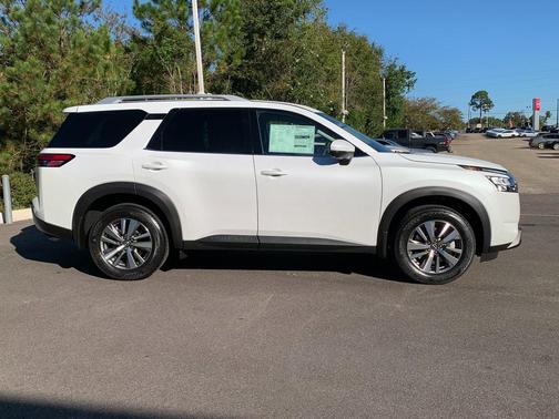 2025 Nissan Pathfinder SL FWD