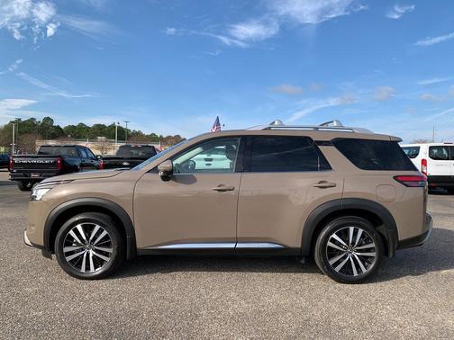 2024 Nissan Pathfinder Platinum FWD