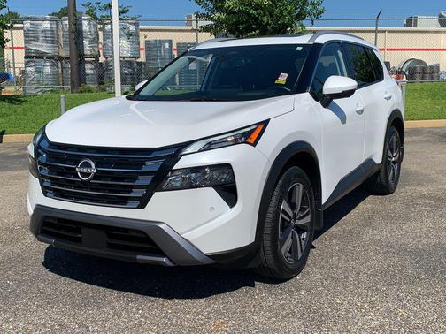 White Pearl 2025 Nissan Rogue SL
