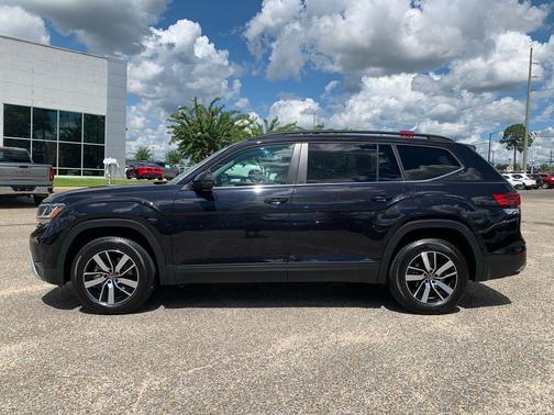 Deep Black Pearl 2022 Volkswagen Atlas 2.0T SE