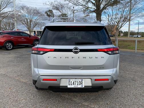 2024 Nissan Pathfinder Platinum FWD