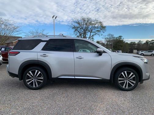 2024 Nissan Pathfinder Platinum FWD