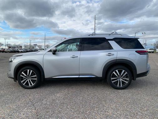 2024 Nissan Pathfinder Platinum FWD