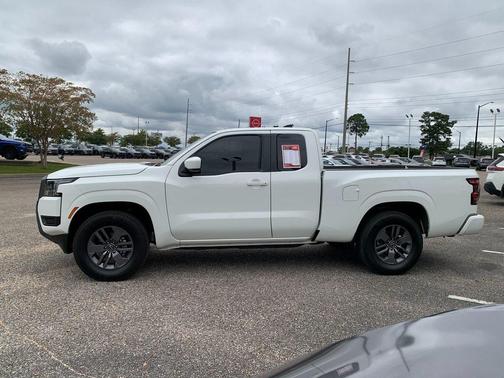 2025 Nissan Frontier SV