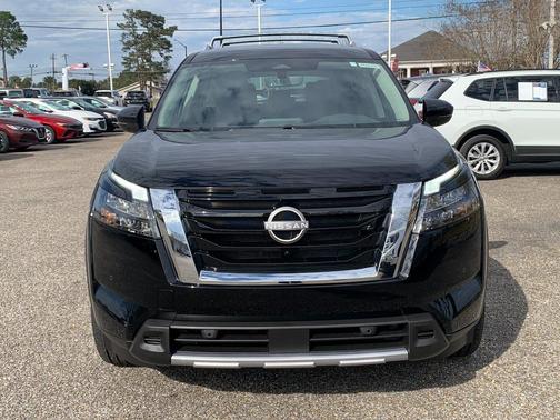2025 Nissan Pathfinder SL FWD