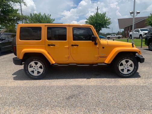 Dozer 2012 Jeep Wrangler Unlimited Sahara