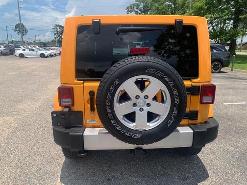 Dozer 2012 Jeep Wrangler Unlimited Sahara
