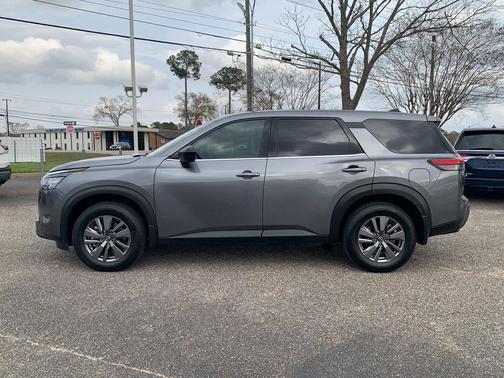 2025 Nissan Pathfinder S FWD