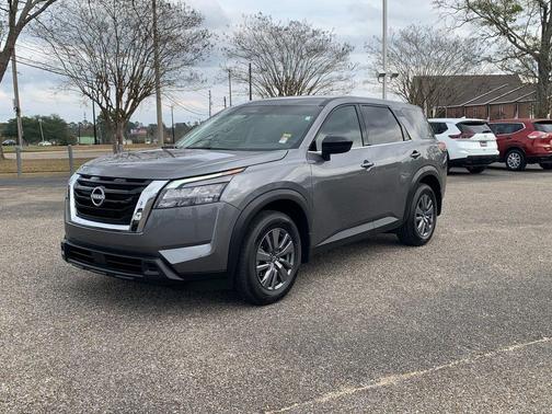 2025 Nissan Pathfinder S FWD