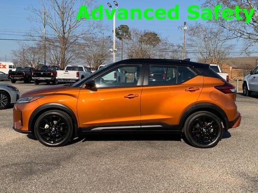 2023 Nissan Kicks SR