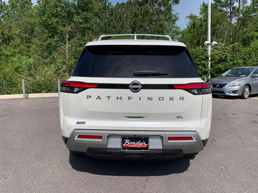 Pearl White Tricoat 2023 Nissan Pathfinder SL FWD