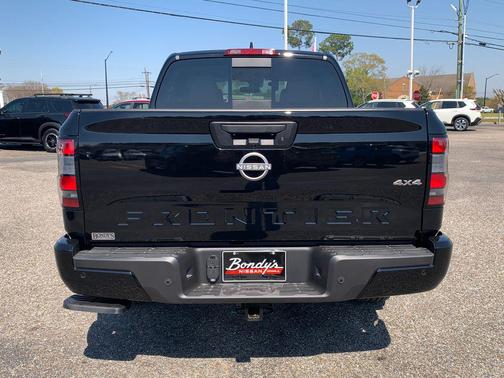 Super Black 2026 Nissan Frontier SV