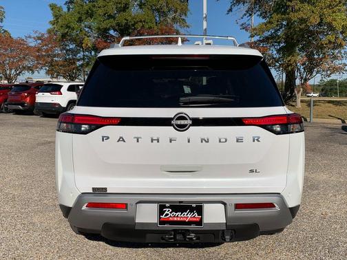 2025 Nissan Pathfinder SL FWD