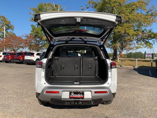 2025 Nissan Pathfinder SL FWD