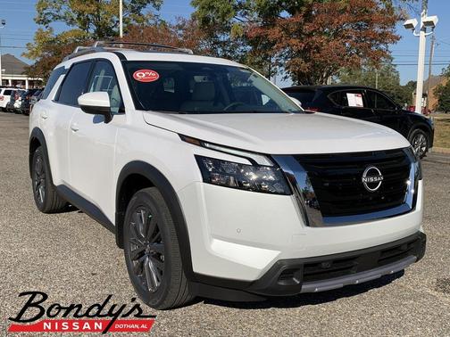 2025 Nissan Pathfinder SL FWD