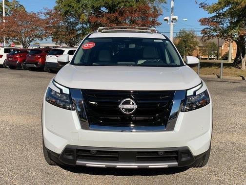 2025 Nissan Pathfinder SL FWD