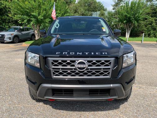 Super Black 2023 Nissan Frontier SV