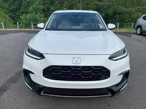 White 2023 Honda HR-V EX-L