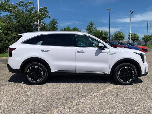 White Pearl 2024 Kia Sorento S
