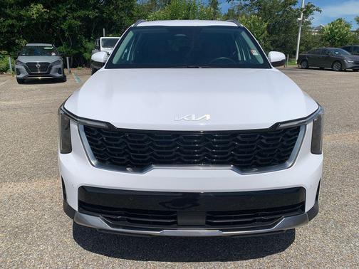 White Pearl 2024 Kia Sorento S