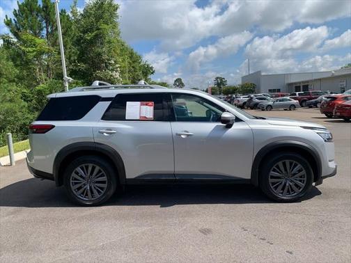 2024 Nissan Pathfinder SL FWD