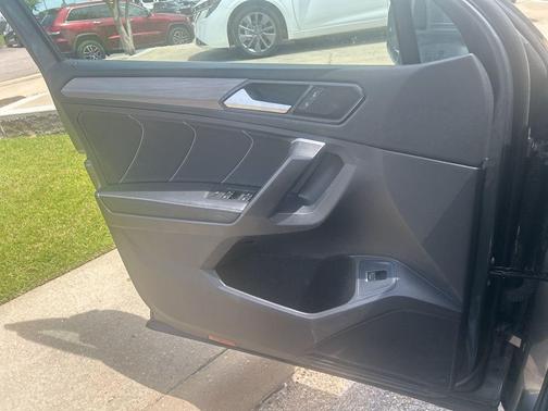 Gray 2024 Volkswagen Tiguan 2.0T SE