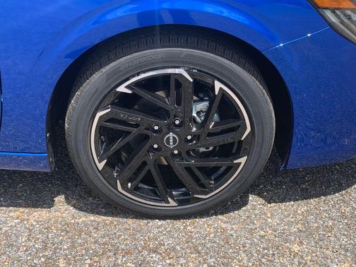 Bluestone Pearl/Super Blk 2026 Nissan Sentra SR