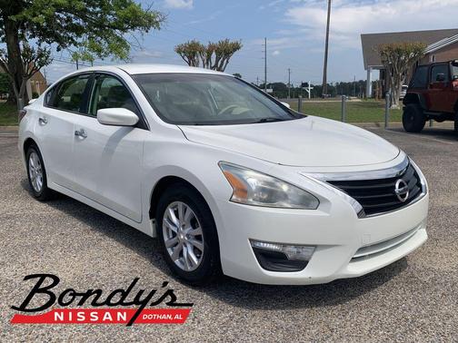 Pearl White 2014 Nissan Altima 2.5 S