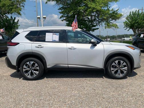 Brilliant Silver Metallic 2021 Nissan Rogue SV