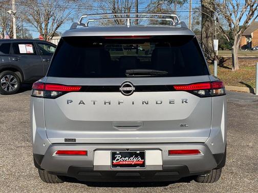 2025 Nissan Pathfinder SL FWD