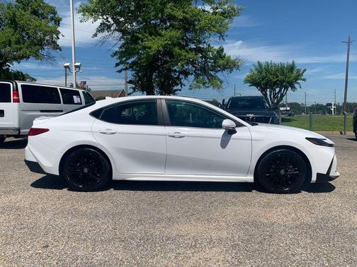 Ice 2025 Toyota Camry SE