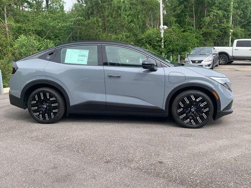 Boulder Gray Pearl/Black 2026 Nissan Leaf PLATINUM+
