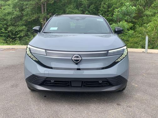 Boulder Gray Pearl/Black 2026 Nissan Leaf PLATINUM+