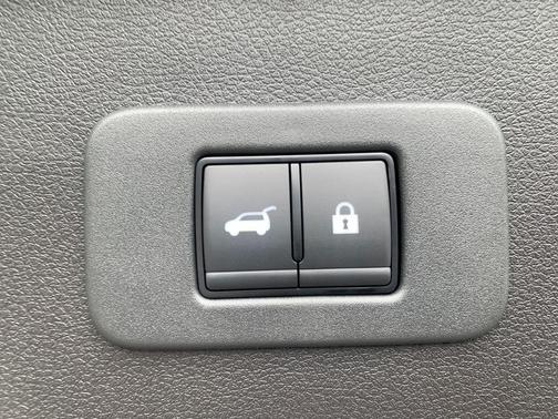 Boulder Gray Pearl/Black 2026 Nissan Leaf PLATINUM+