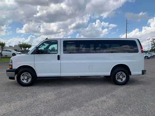 Summit White 2019 Chevrolet Express 3500 LT