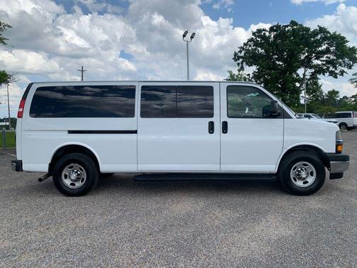 Summit White 2019 Chevrolet Express 3500 LT