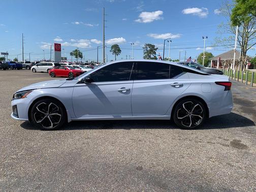 Gray Sky Pearl 2023 Nissan Altima SR FWD
