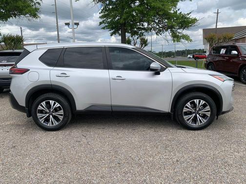 Brilliant Silver Metallic 2023 Nissan Rogue SV