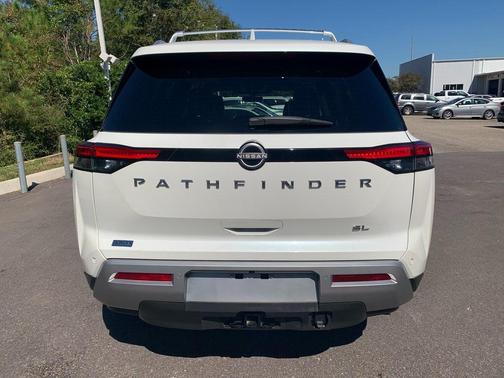 2024 Nissan Pathfinder SL FWD