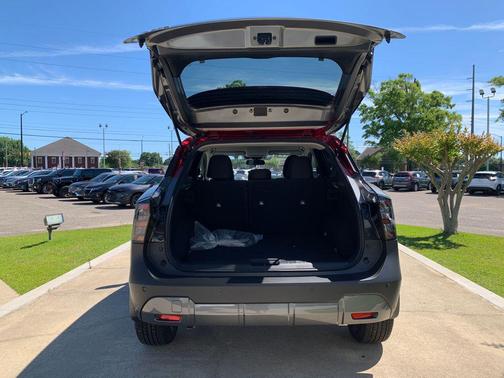 Gun Metallic/Scarlet Ember Tintcoat 2026 Nissan Kicks SV
