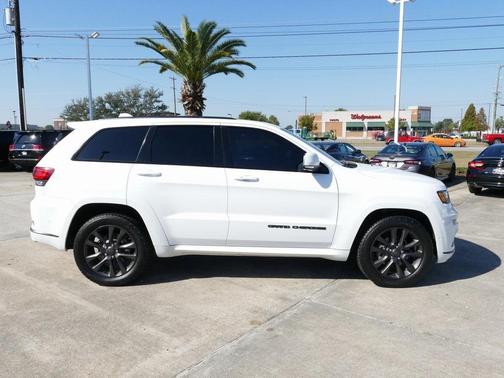 Photo 4 of 19 of 2018 Jeep Grand Cherokee Overland