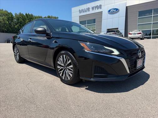 Black 2024 Nissan Altima 2.5 SV
